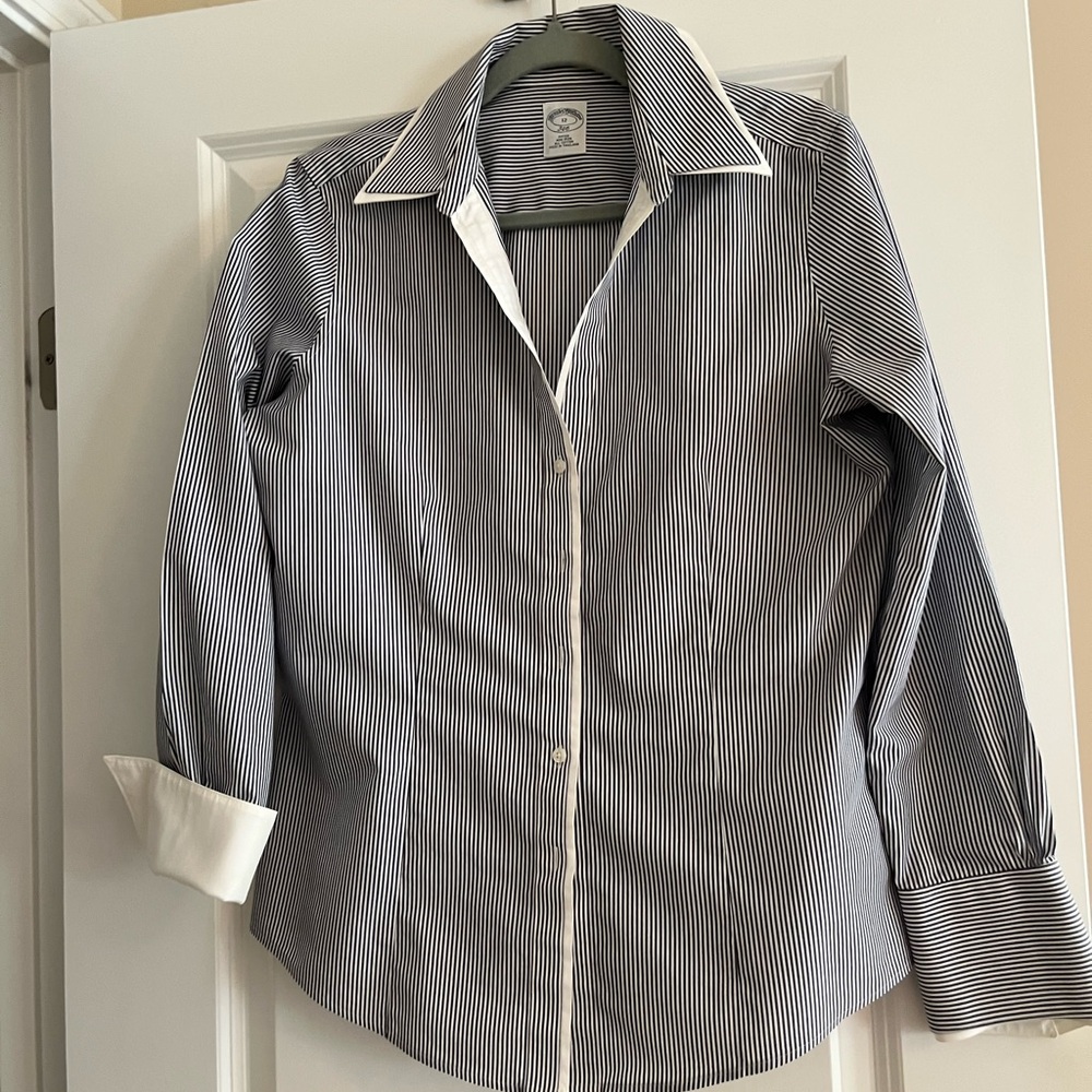 Ladies Brooks Brothers tailored fit double collar and double cuffed blouse